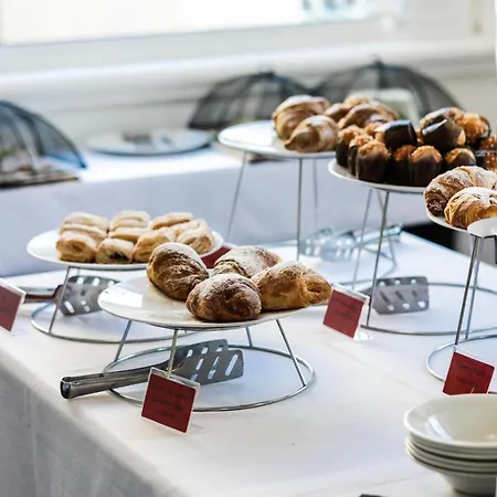 فندق Victoria Palace & Zen Wellness غالّيبولي