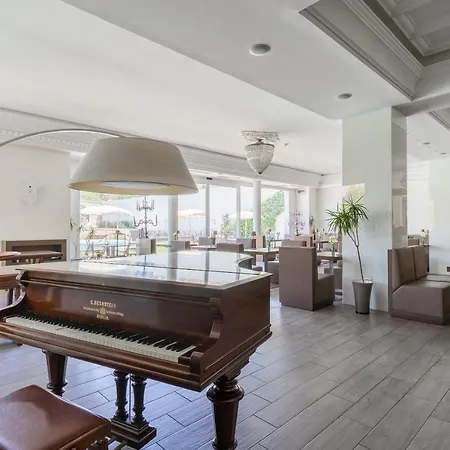 Victoria Palace & Zen Wellness فندق 4*