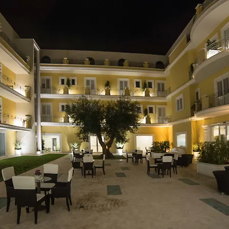 Victoria Palace & Zen Wellness فندق غالّيبولي