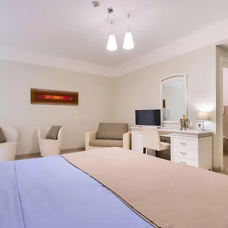 فندق Victoria Palace & Zen Wellness غالّيبولي